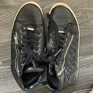Steve Madden side zipper sneaker woman’s size 7 AM